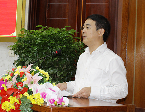 Đồng chí Nghiêm Xuân Thành, Ủy viên Trung ương Đảng, Bí thư Tỉnh ủy phát biểu tại buổi lễ trao quyết định điều động, bổ nhiệm cán bộ lãnh đạo.